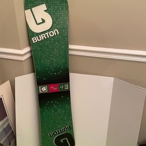 BURTON Green Snowboard Junior 130cm. Bindings Included.